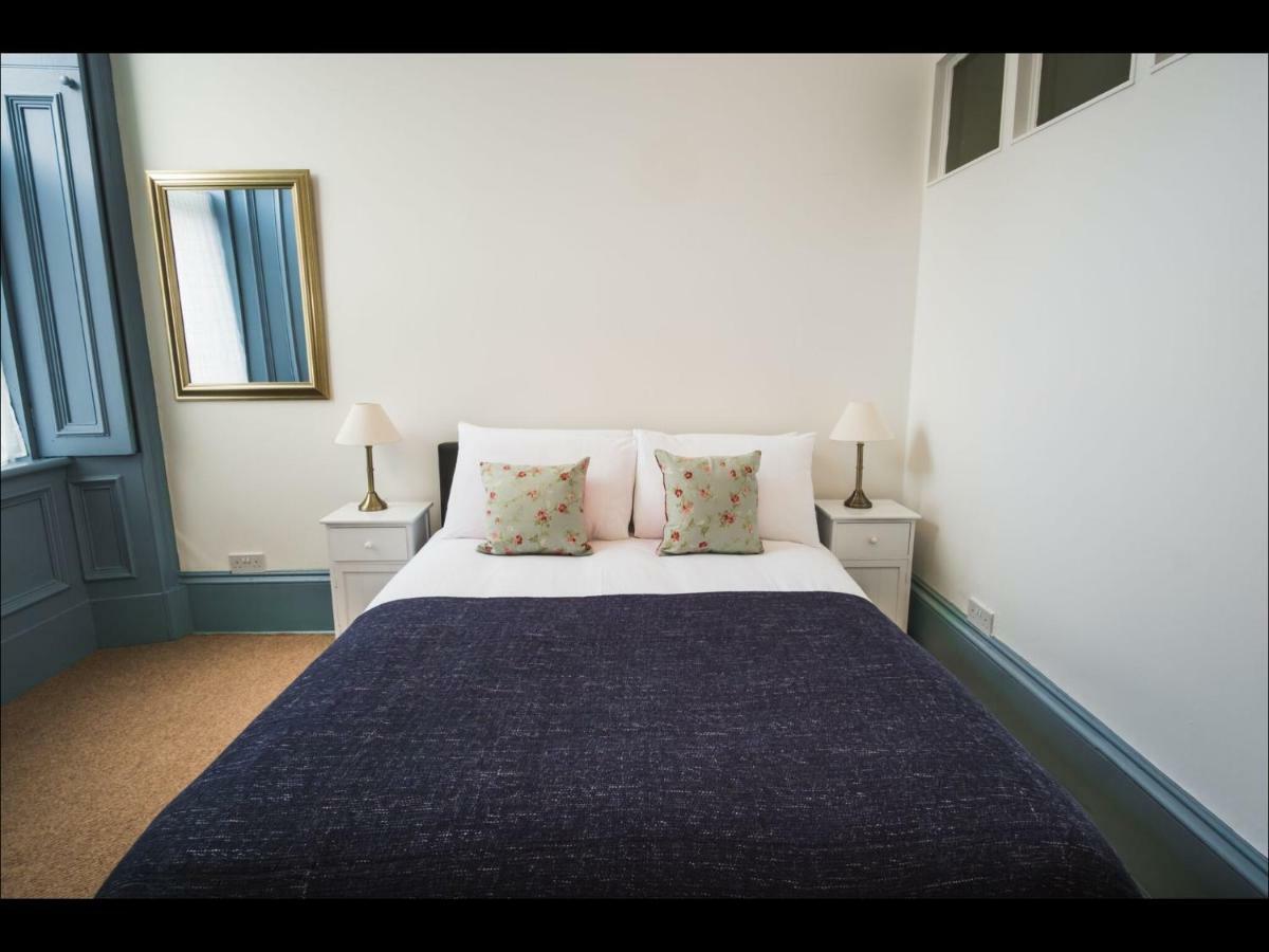 Cedar Apartment เฮเลนส์บะระ ภายนอก รูปภาพ