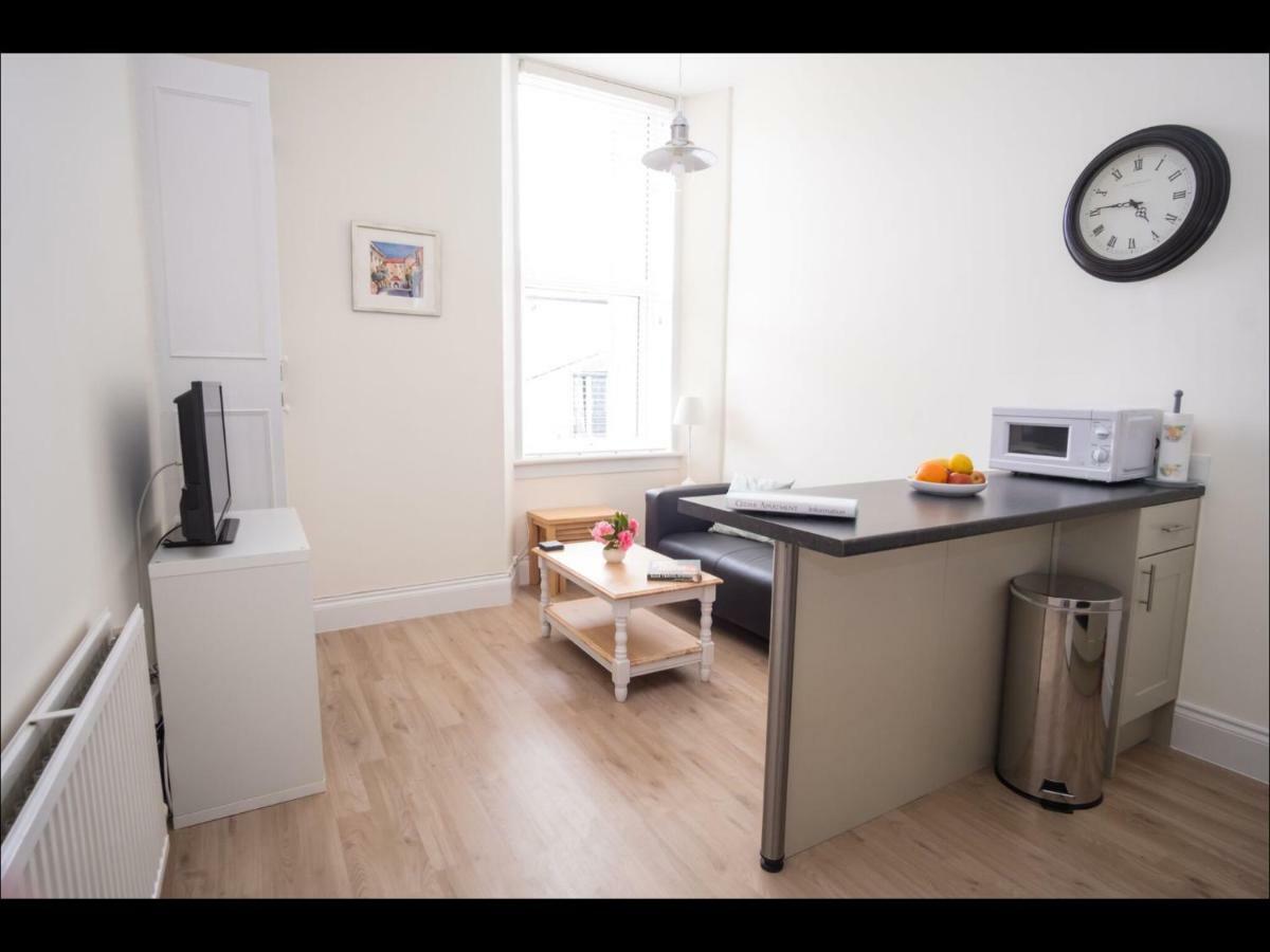 Cedar Apartment เฮเลนส์บะระ ภายนอก รูปภาพ